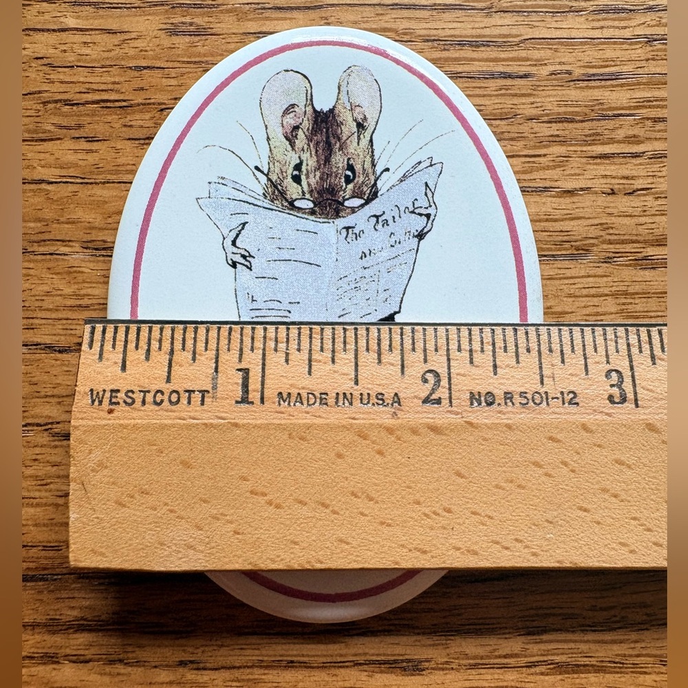 Vintage Beatrix Potter “Tailor Mouse” ceramic magnet - Picture 3 of 6